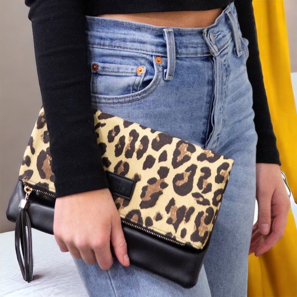 Gorgeous Clutch With Versatility Leopard Print Baggu - Picture 4 of 8
